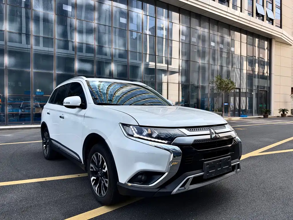 Mitsubishi Outlander — фото 3