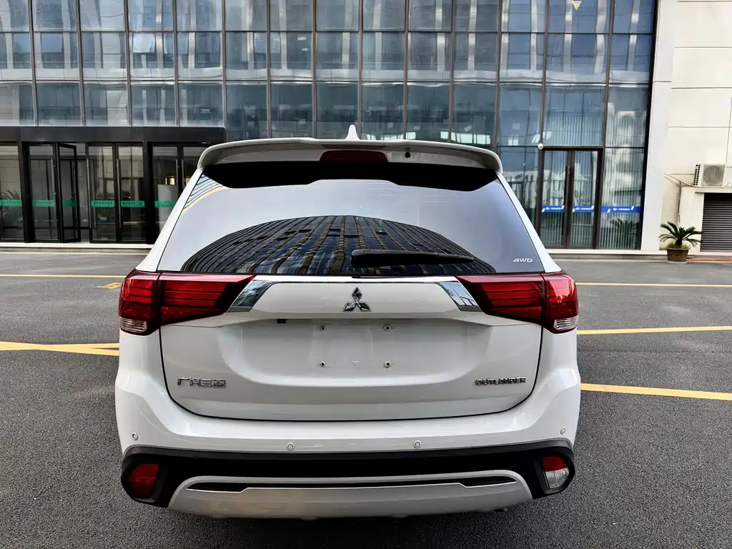 Mitsubishi Outlander — фото 6
