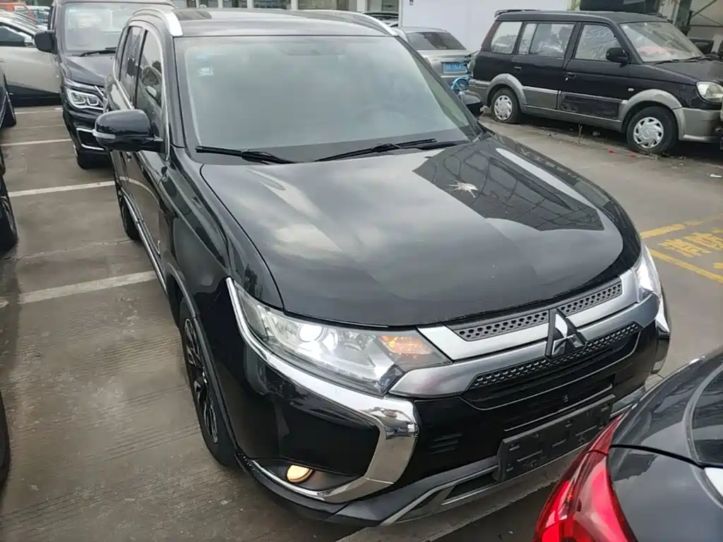 Mitsubishi Outlander — фото 2