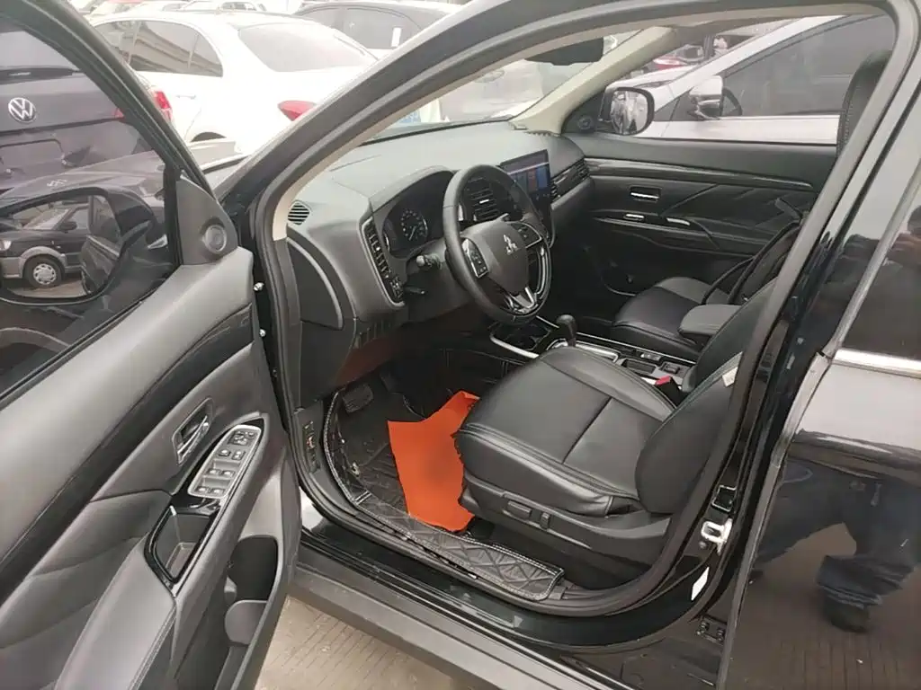Mitsubishi Outlander — фото 15