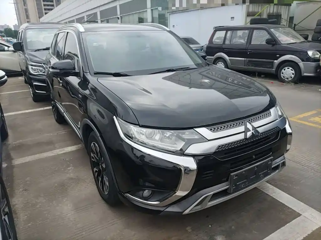Mitsubishi Outlander — фото 3