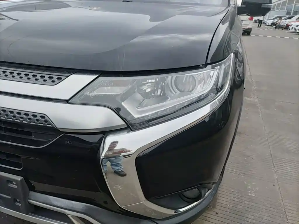 Mitsubishi Outlander — фото 23