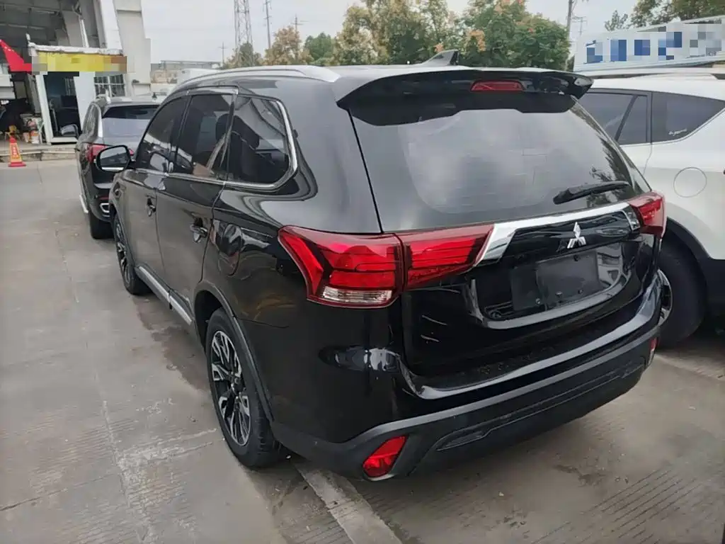 Mitsubishi Outlander — фото 4