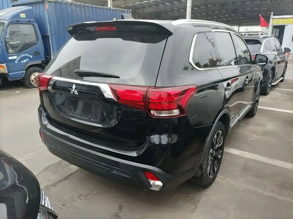 Mitsubishi Outlander — фото 6