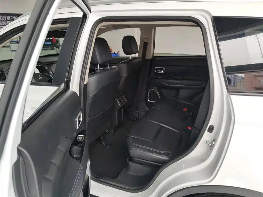 Mitsubishi Outlander — фото 11