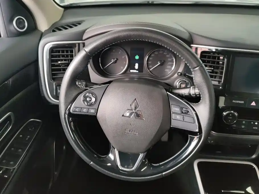 Mitsubishi Outlander — фото 15