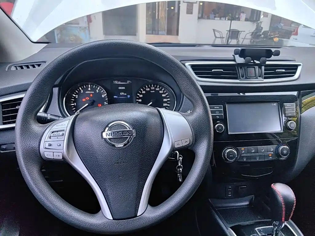 Nissan Qashqai — фото 10