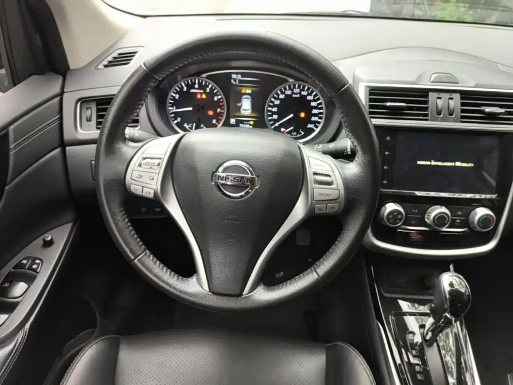Nissan Tiida — фото 10