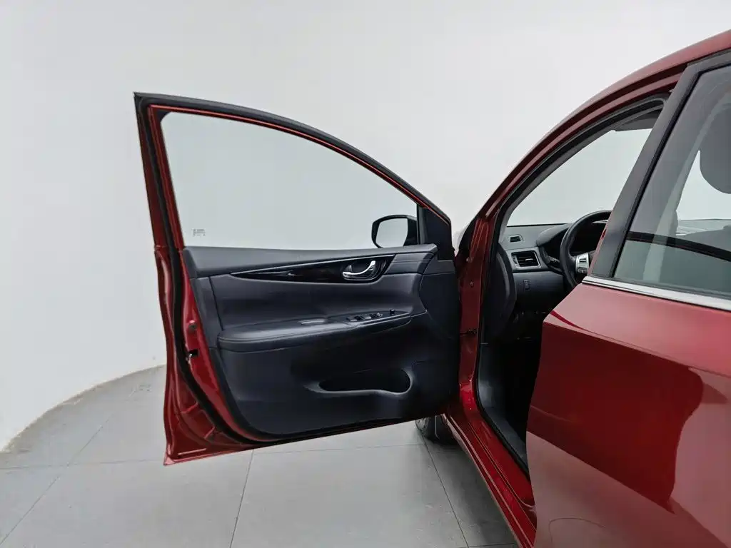 Nissan Tiida — фото 8