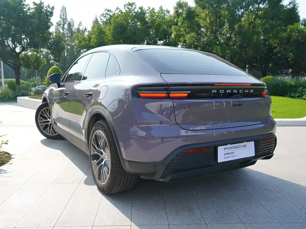 Porsche Macan EV — фото 19