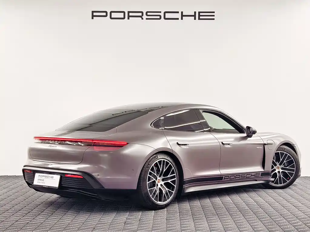 Porsche Taycan — фото 7