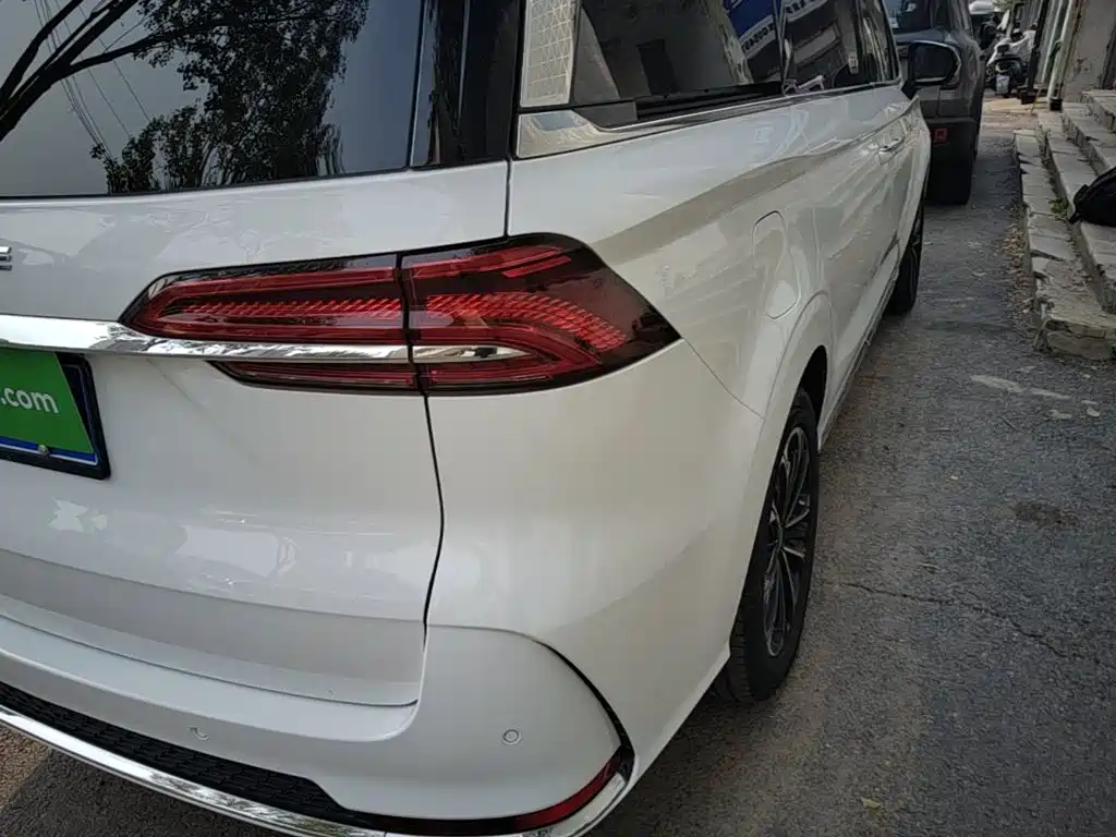 Roewe iMAX8 — фото 7