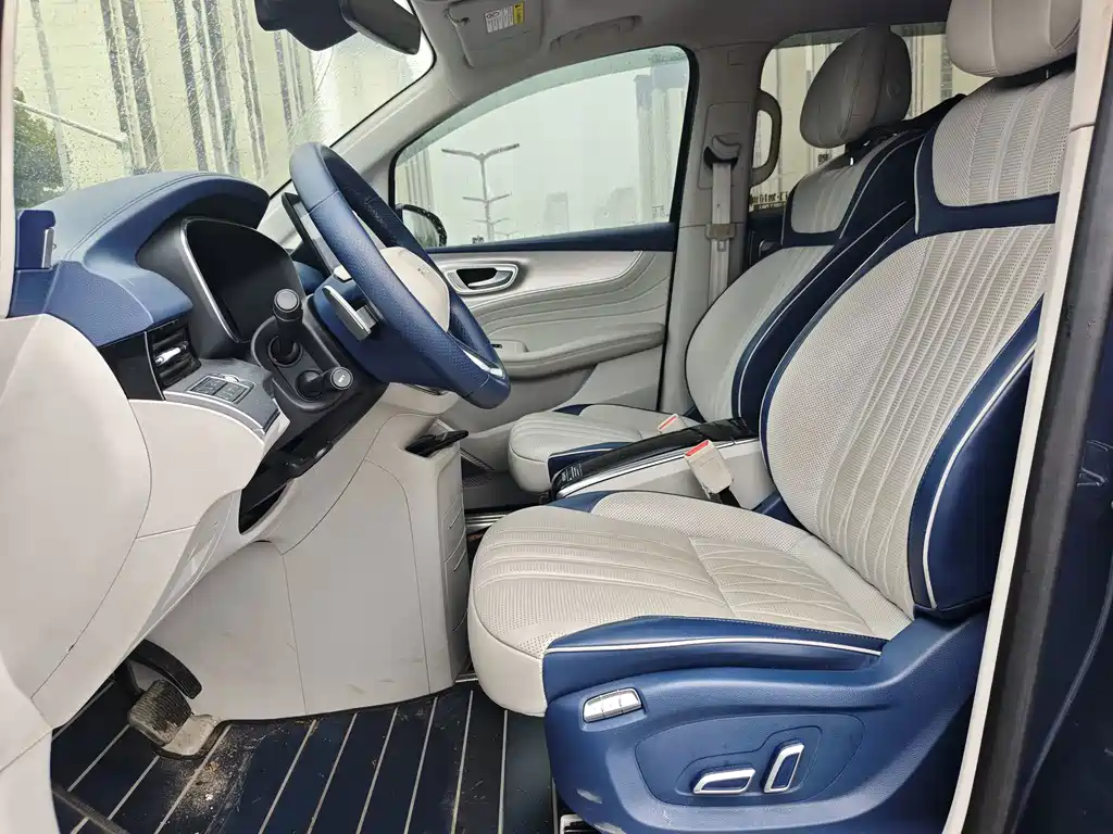 Roewe iMAX8 — фото 4