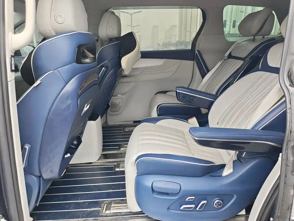 Roewe iMAX8 — фото 7