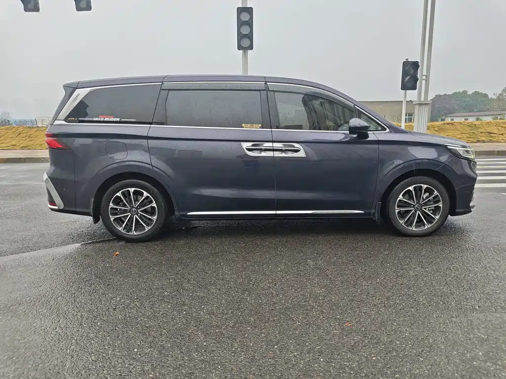 Roewe iMAX8 — фото 9