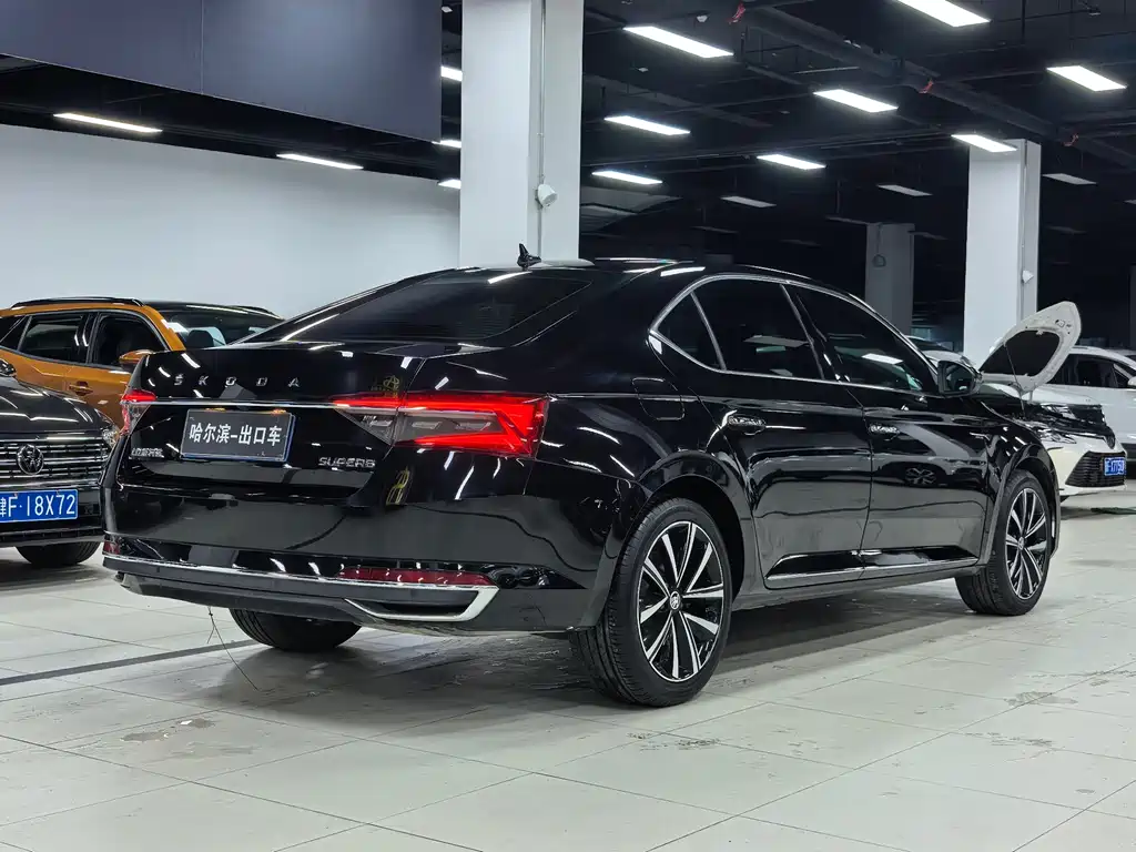 Skoda Superb — фото 25