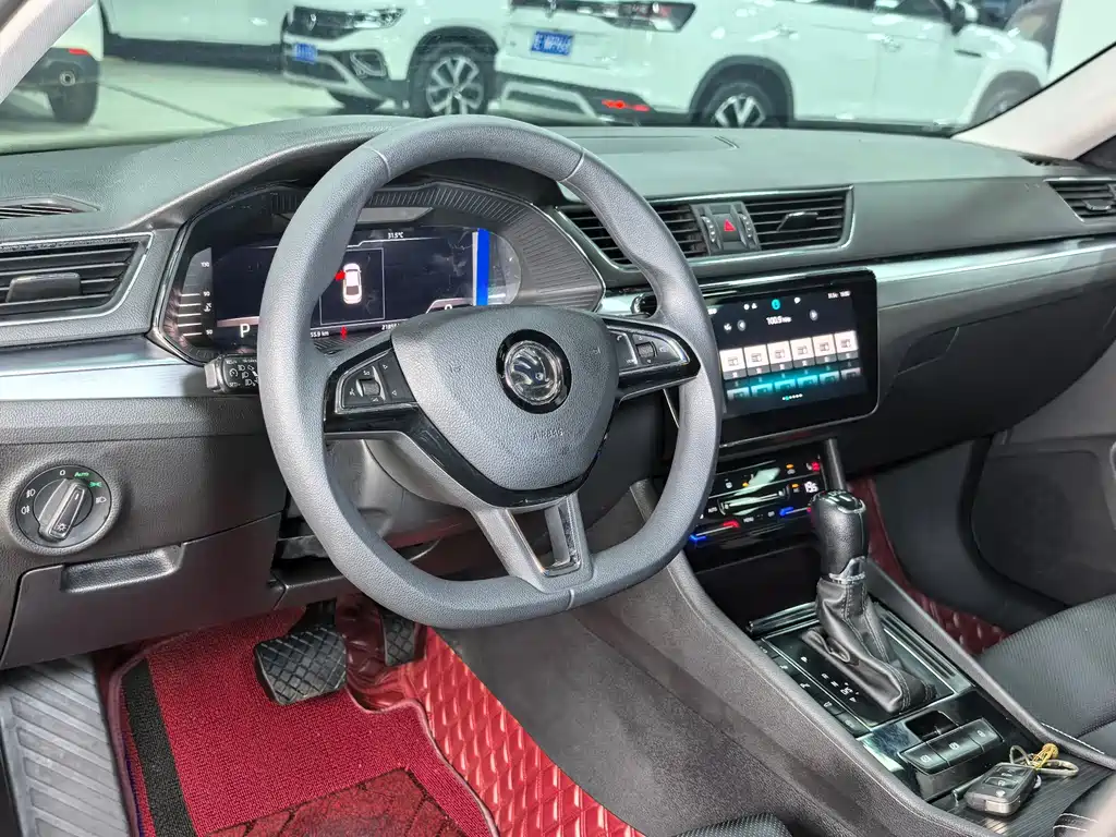 Skoda Superb — фото 10