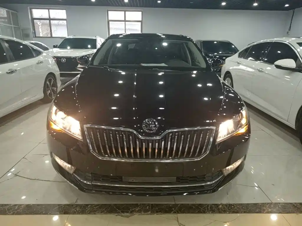 Skoda Superb — фото 2