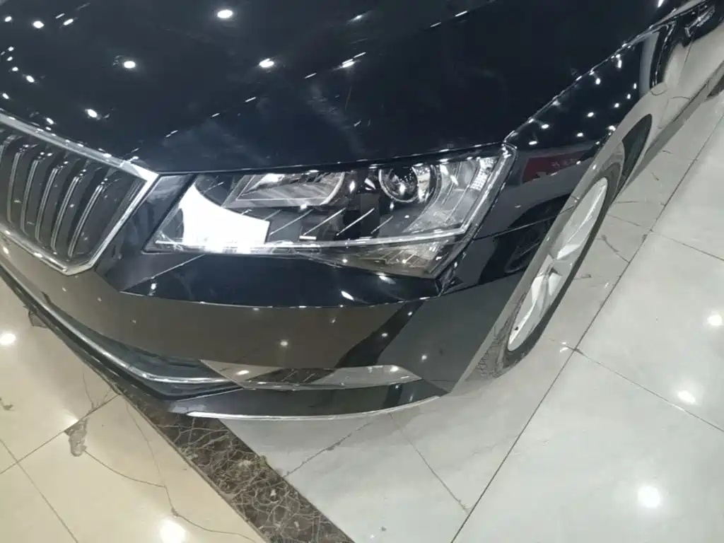 Skoda Superb — фото 23