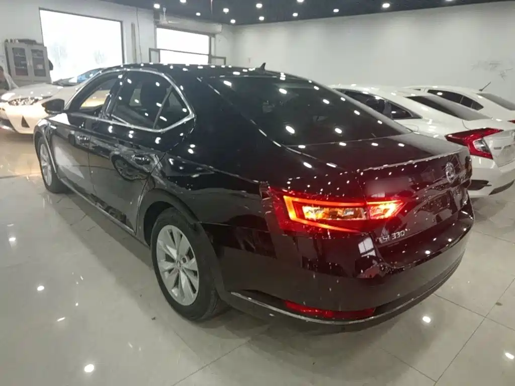 Skoda Superb — фото 4