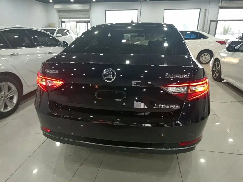 Skoda Superb — фото 5