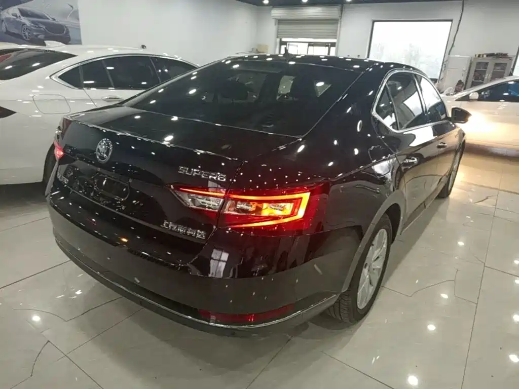 Skoda Superb — фото 6