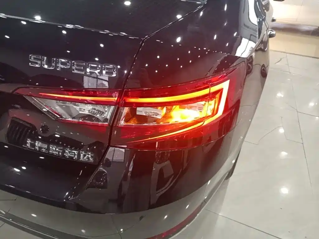 Skoda Superb — фото 7