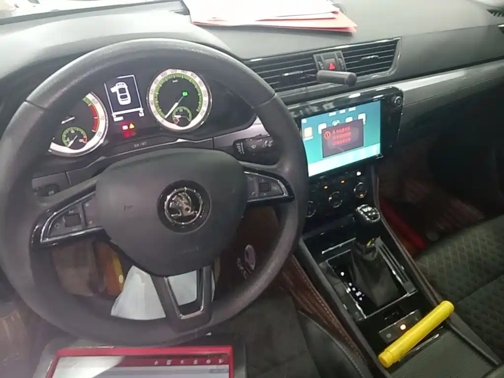 Skoda Superb — фото 9
