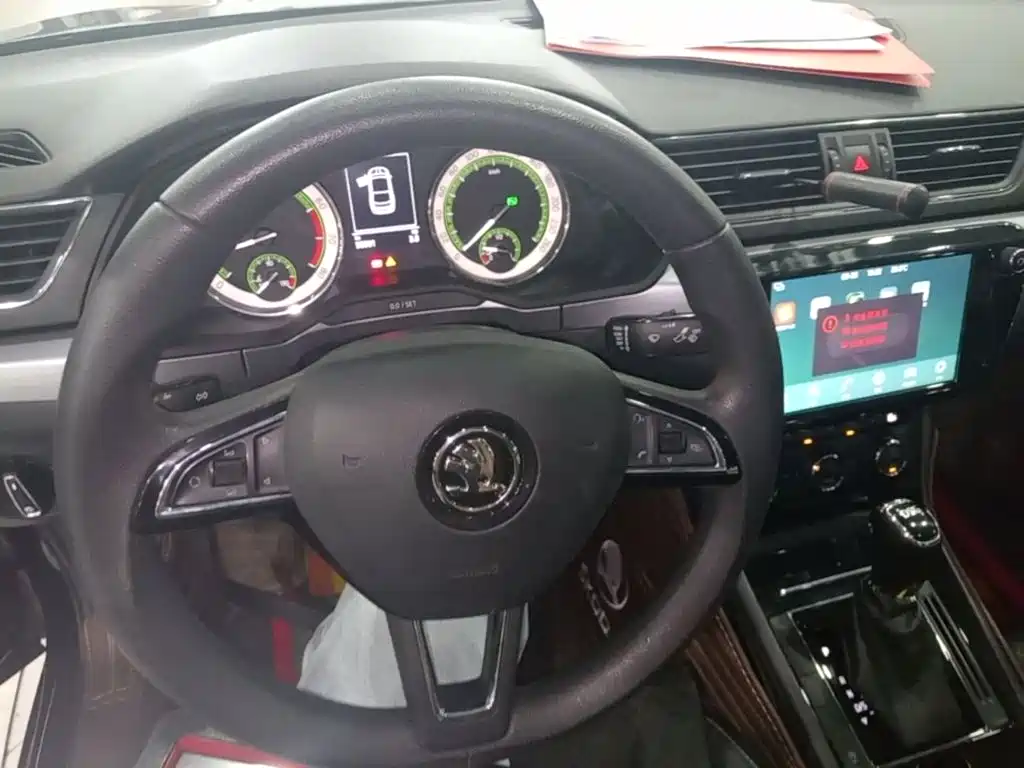 Skoda Superb — фото 10