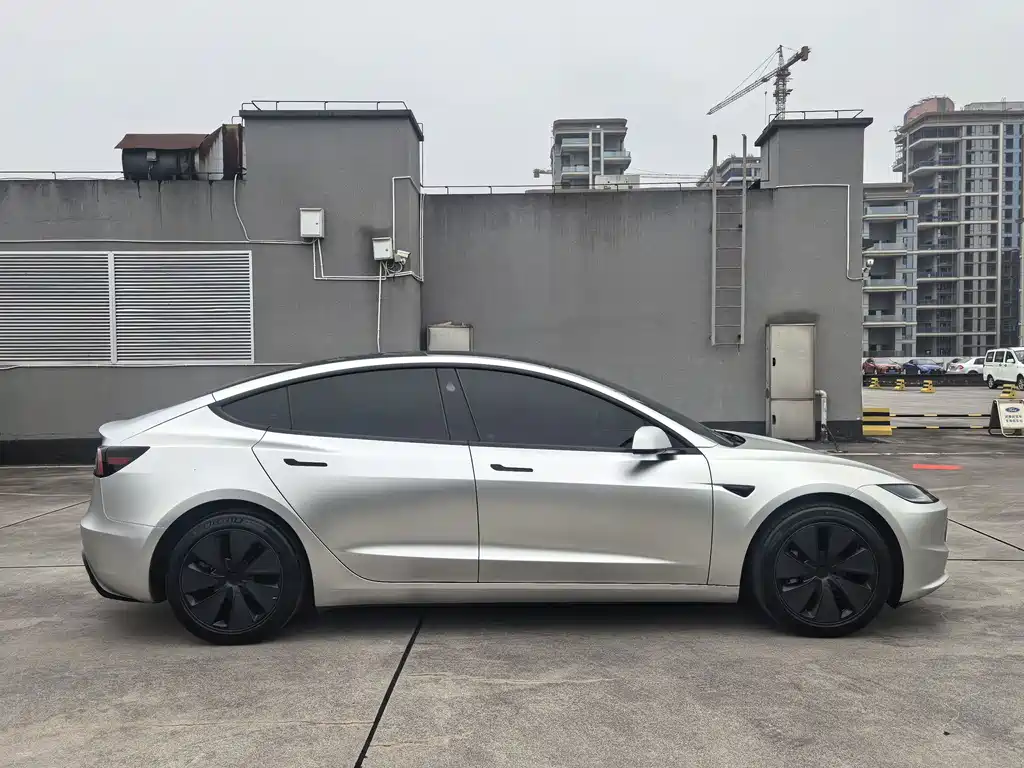 Tesla Model 3 — фото 4