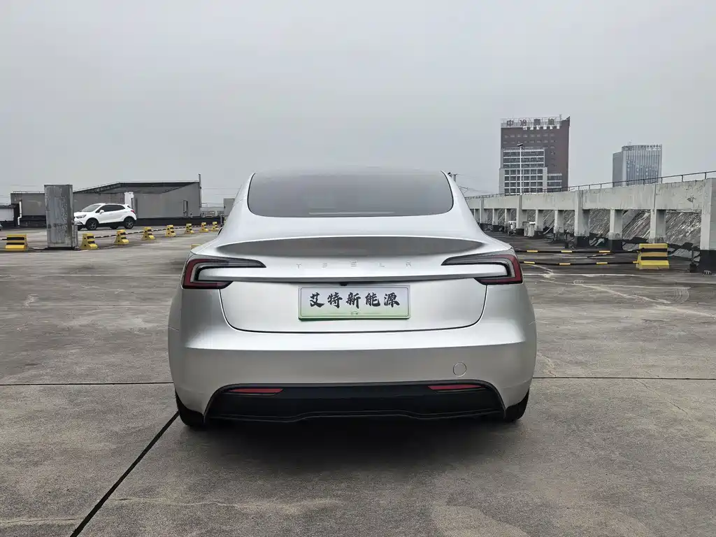 Tesla Model 3 — фото 5