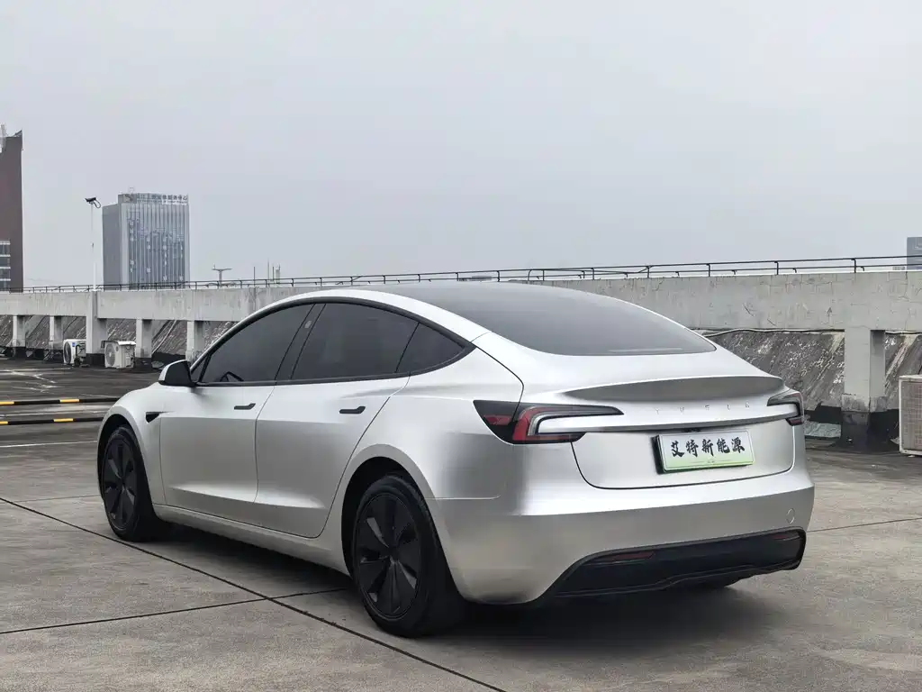 Tesla Model 3 — фото 6