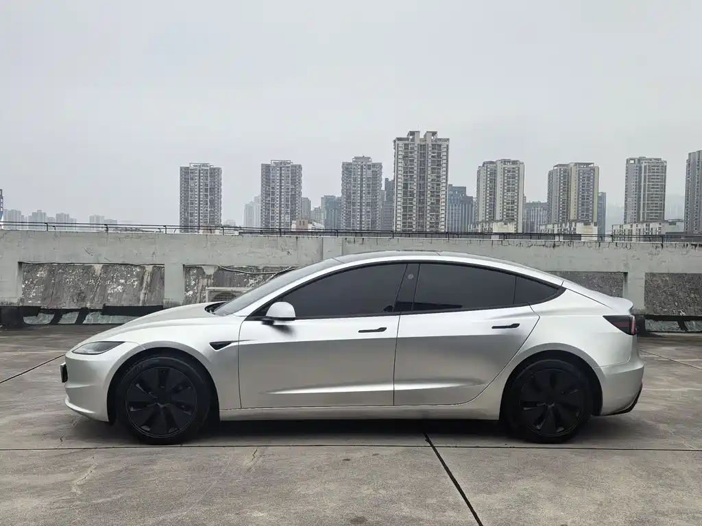 Tesla Model 3 — фото 7