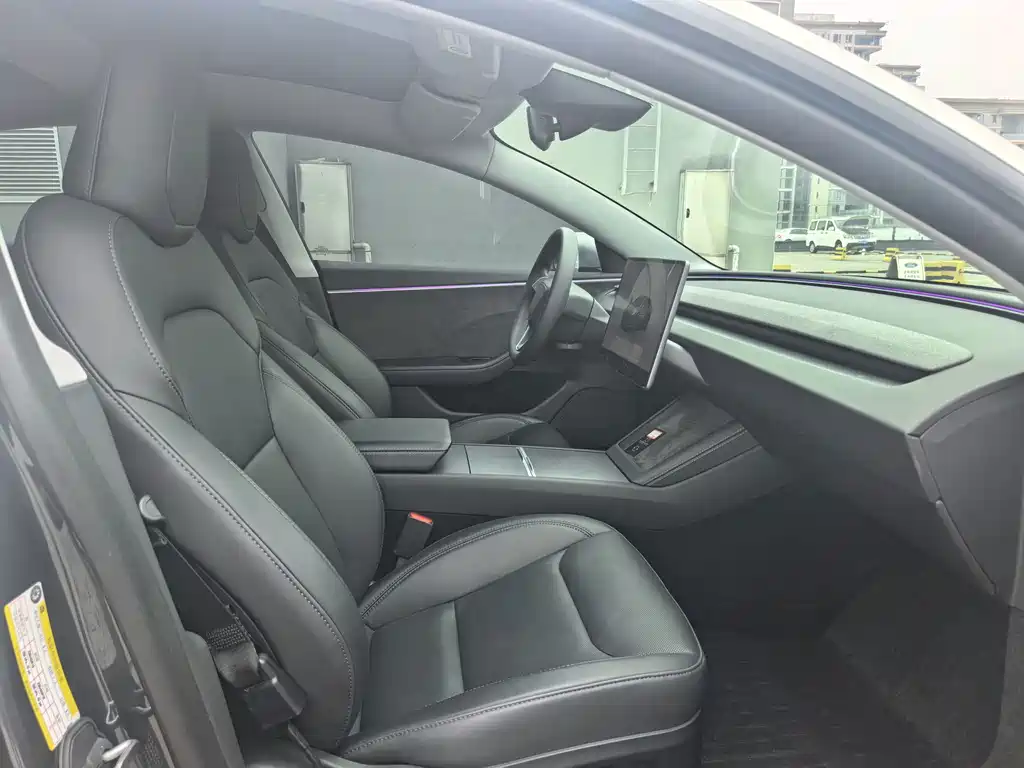 Tesla Model 3 — фото 10