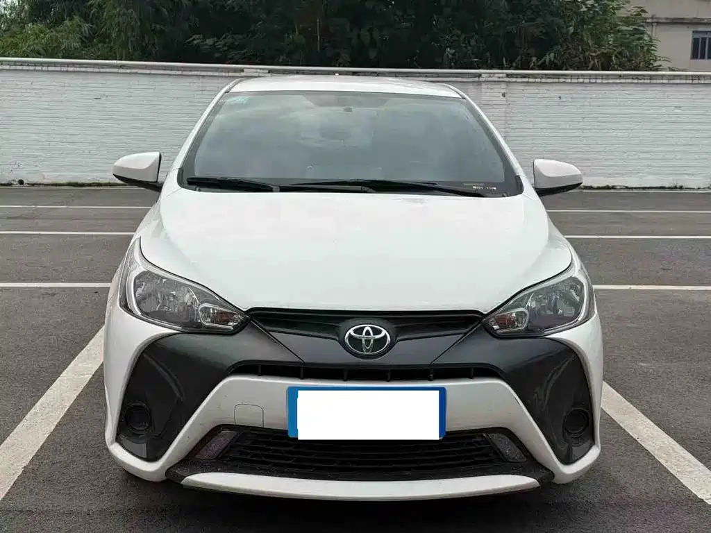 Toyota Yaris L — фото 2