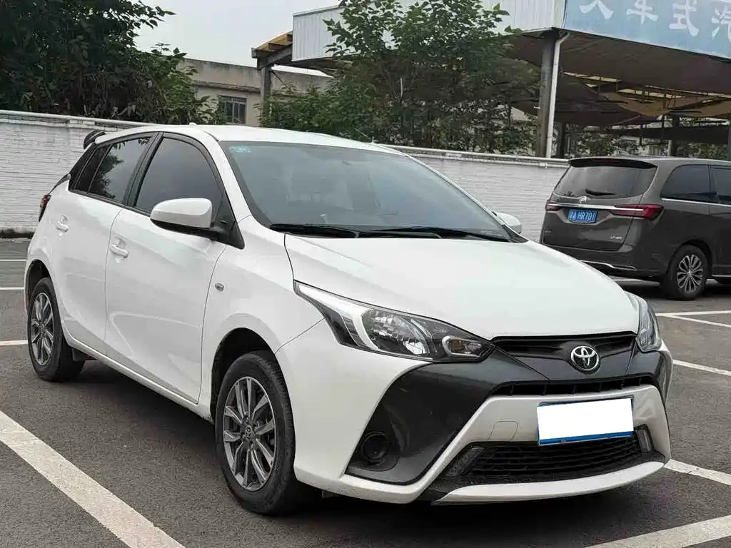 Toyota Yaris L — фото 3