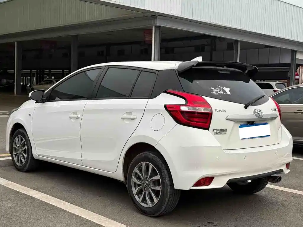 Toyota Yaris L — фото 7