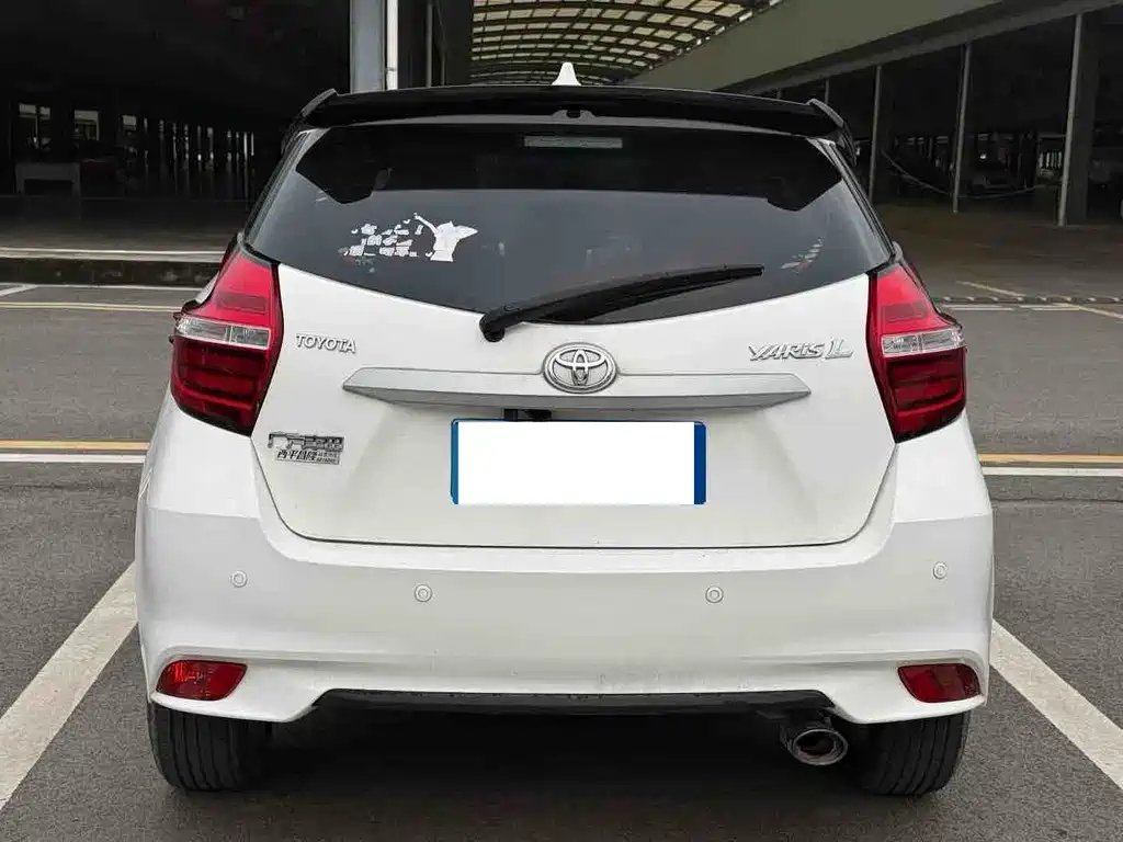 Toyota Yaris L — фото 8