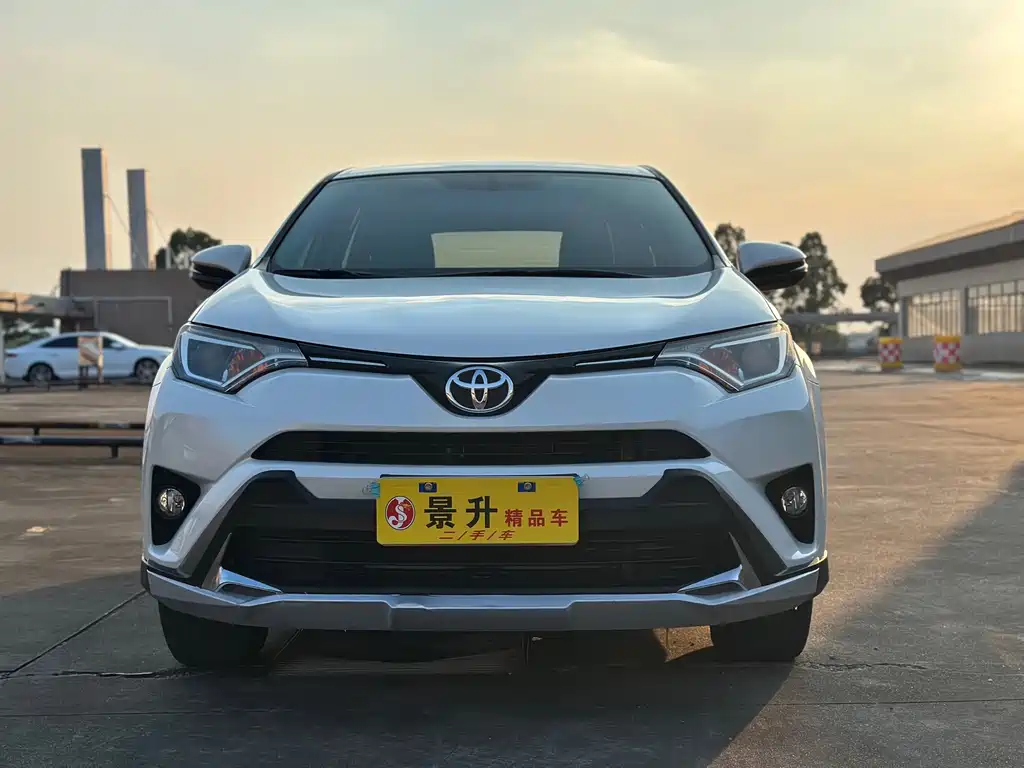 Toyota RAV4 — фото 2