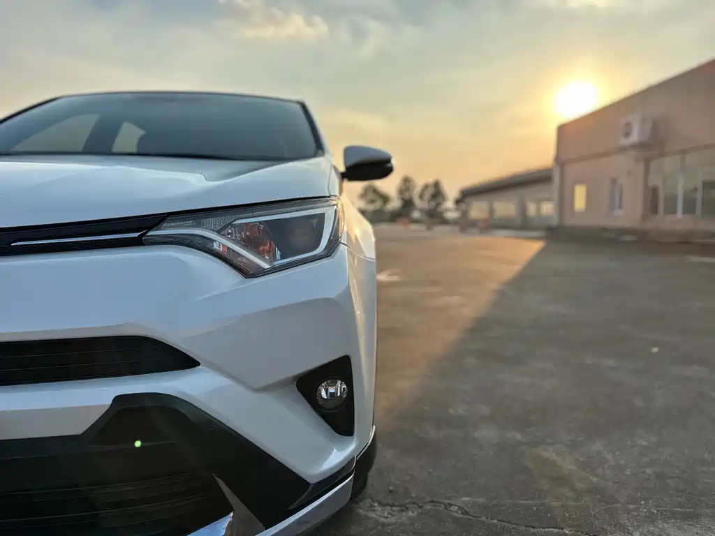 Toyota RAV4 — фото 17