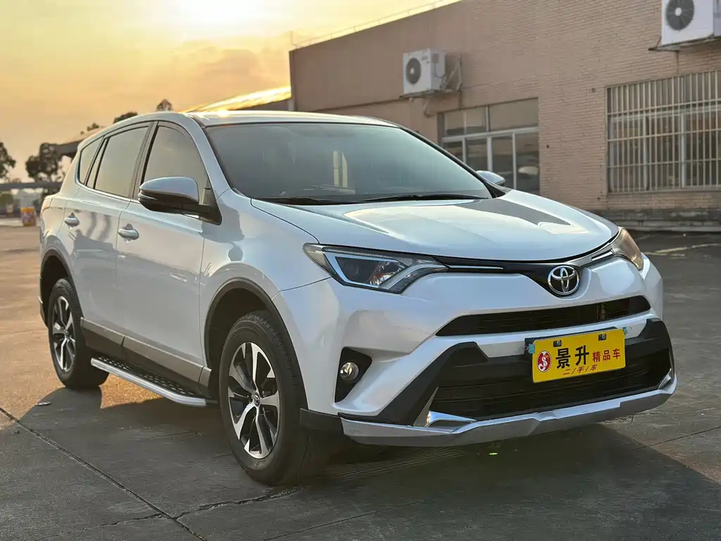 Toyota RAV4 — фото 3