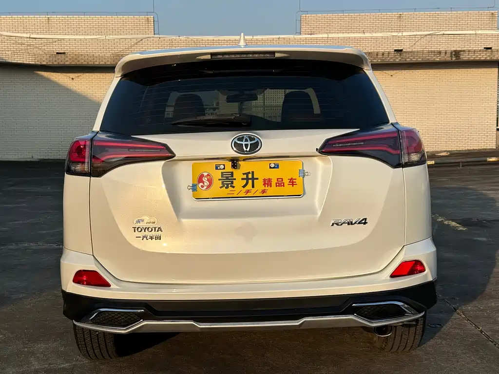 Toyota RAV4 — фото 6
