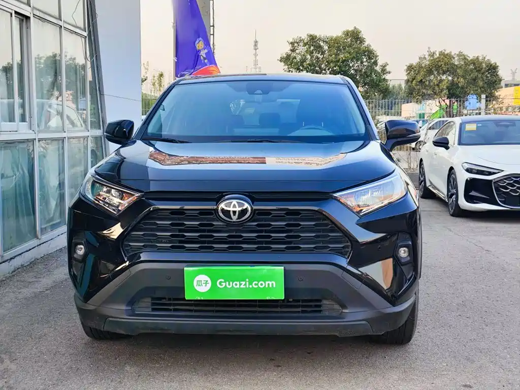 Toyota RAV4 — фото 3