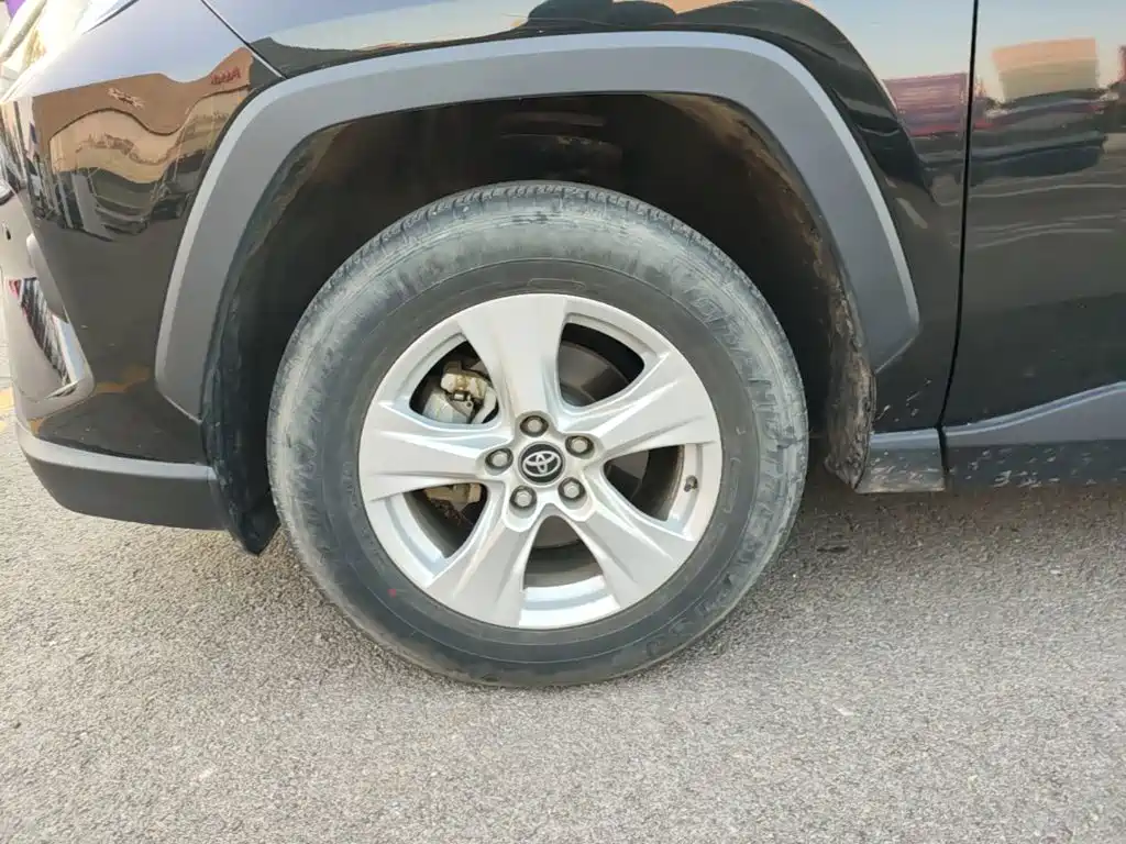 Toyota RAV4 — фото 23