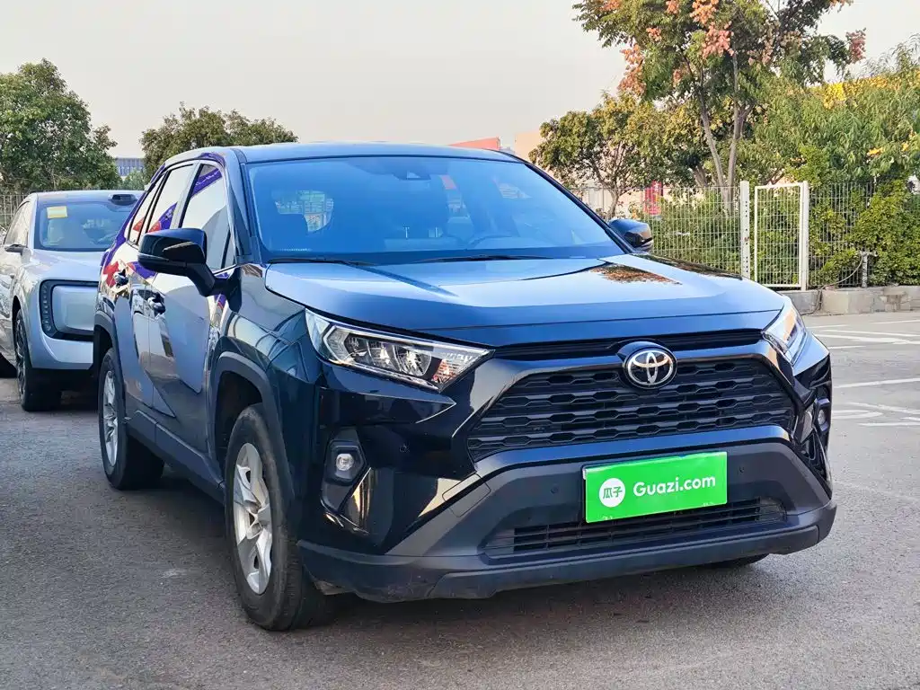 Toyota RAV4 — фото 4