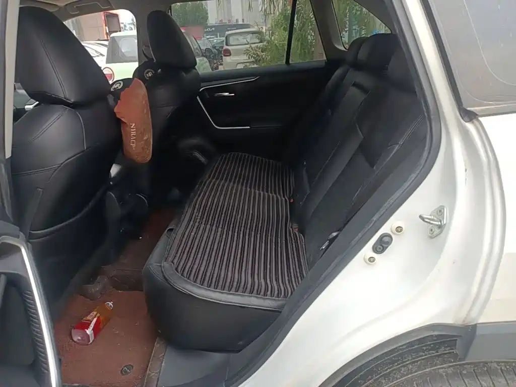 Toyota RAV4 — фото 17