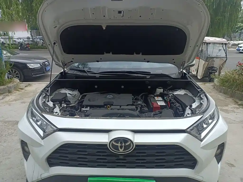 Toyota RAV4 — фото 20