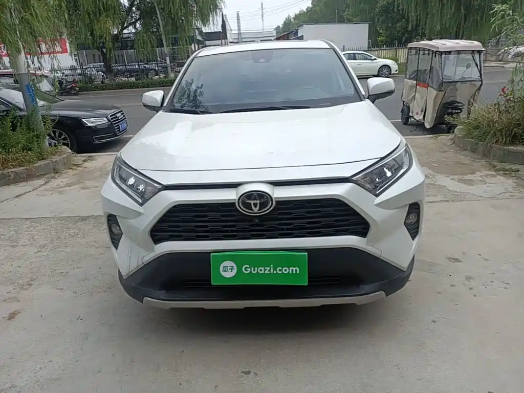 Toyota RAV4 — фото 3
