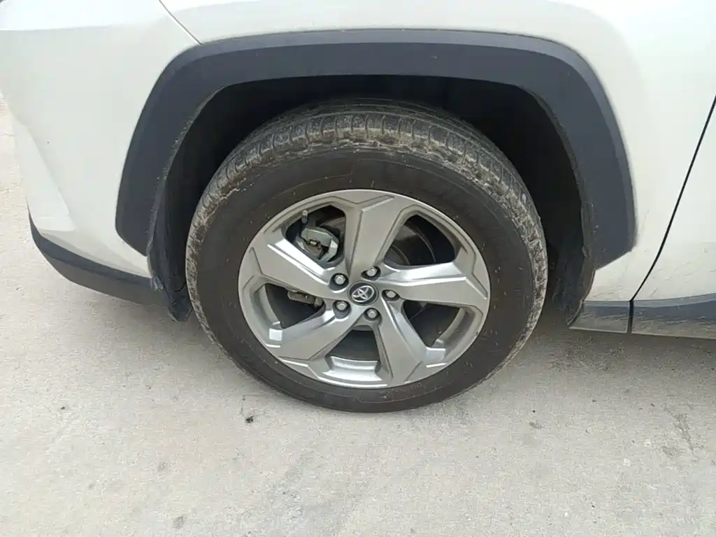 Toyota RAV4 — фото 23