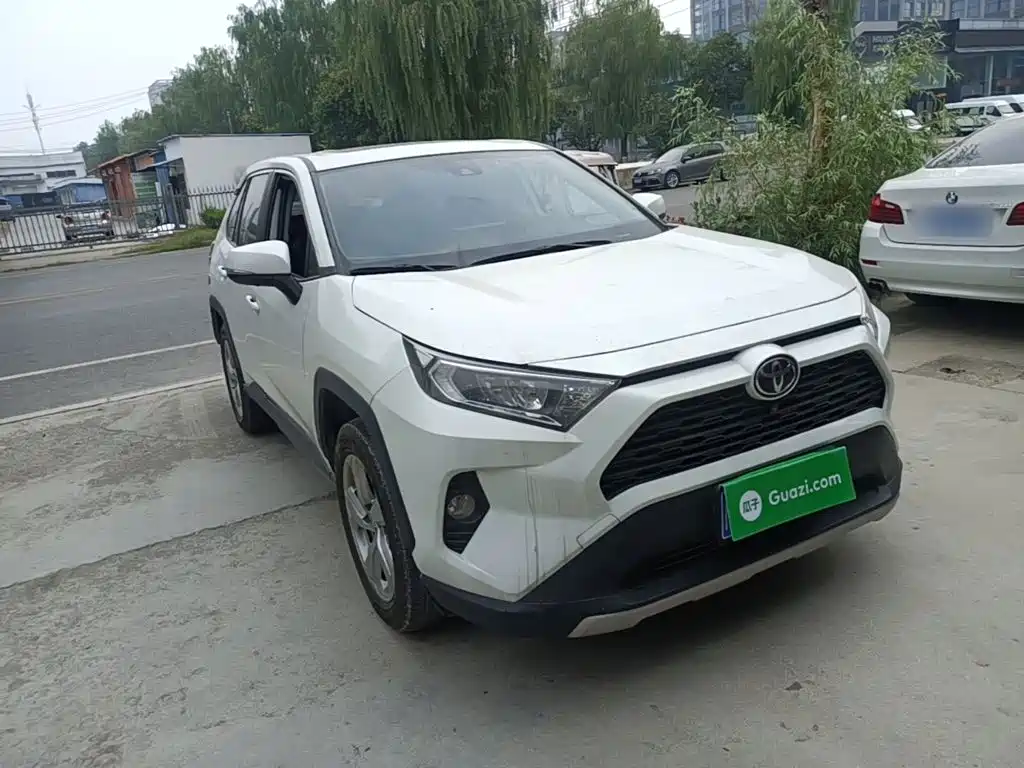 Toyota RAV4 — фото 4